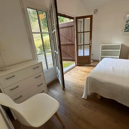 Hébergement de vacances La Sagne : Demeure De Charme 4* Avec Piscine
