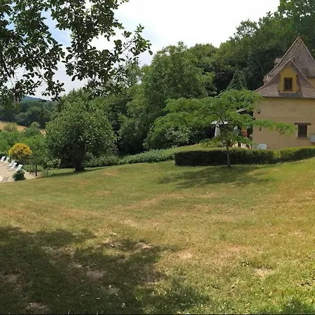 Hébergement de vacances La Sagne : Demeure De Charme 4* Avec Piscine
