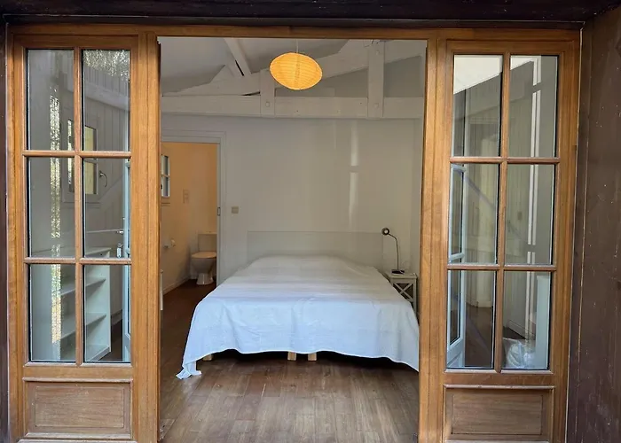 La Sagne : Demeure De Charme 4* Avec Piscine 別荘